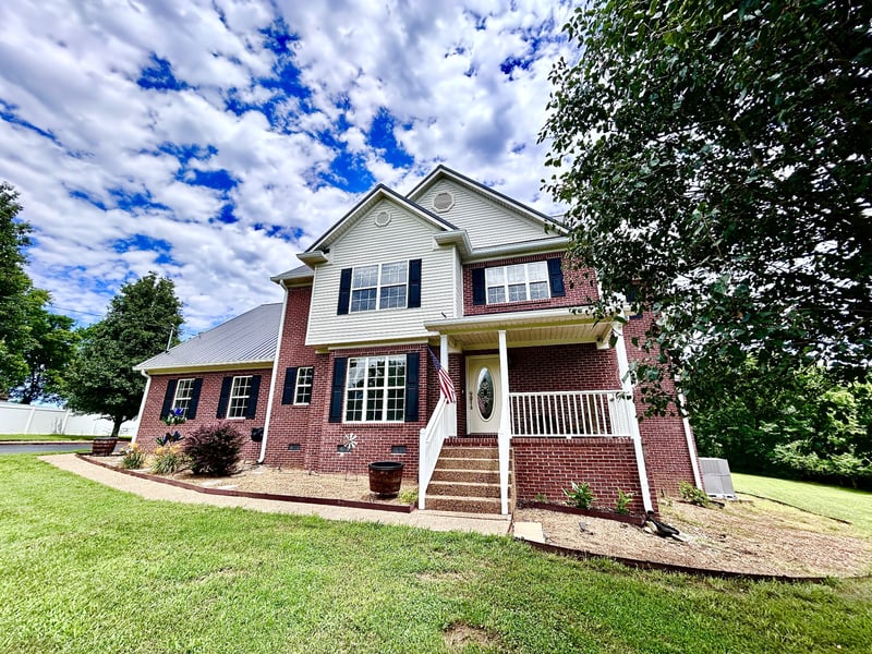 1109 Stonehenge Ct, Columbia, TN 38401