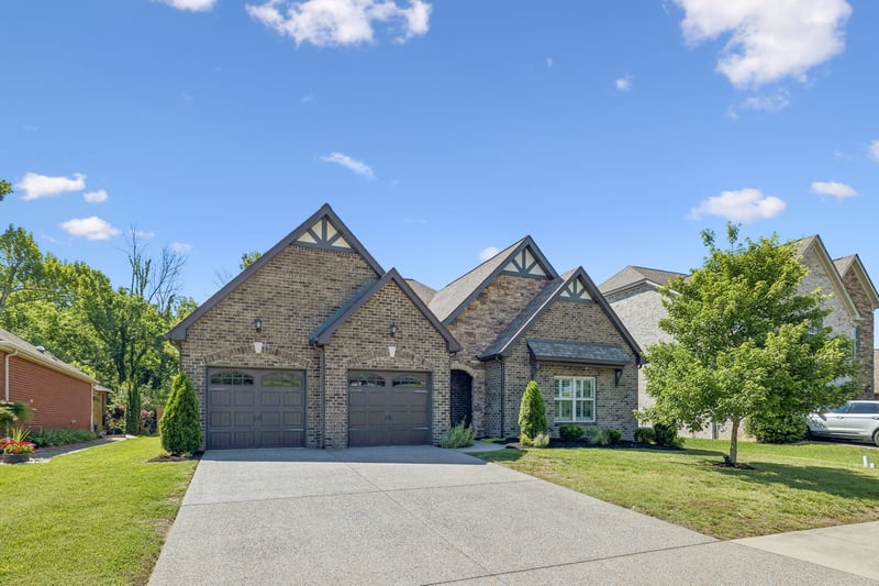 216 Meandering Dr, Lebanon, TN 37090