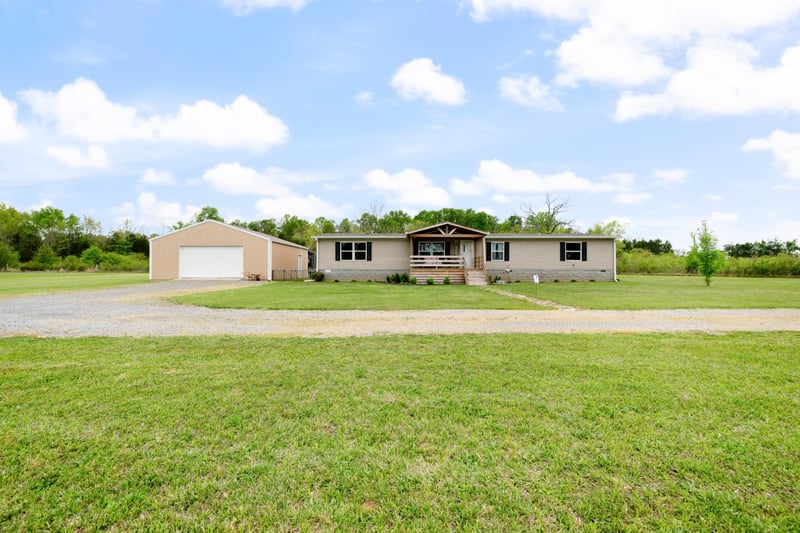 7112 Cobb Rd, Christiana, TN 37037