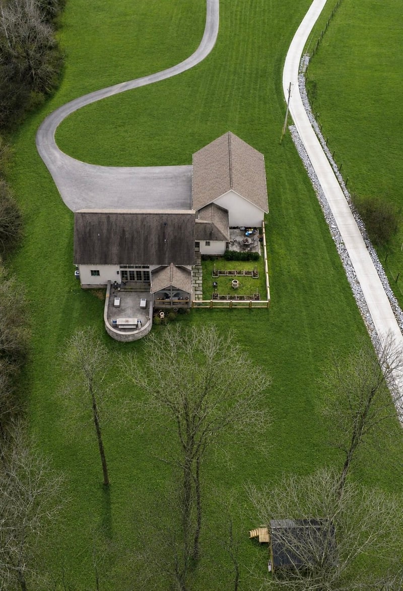 712 Highway 48 , Dickson, TN 37055