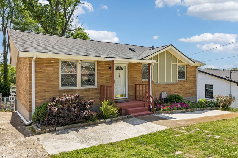 261 Eisenhower Dr, Nashville, TN 37211