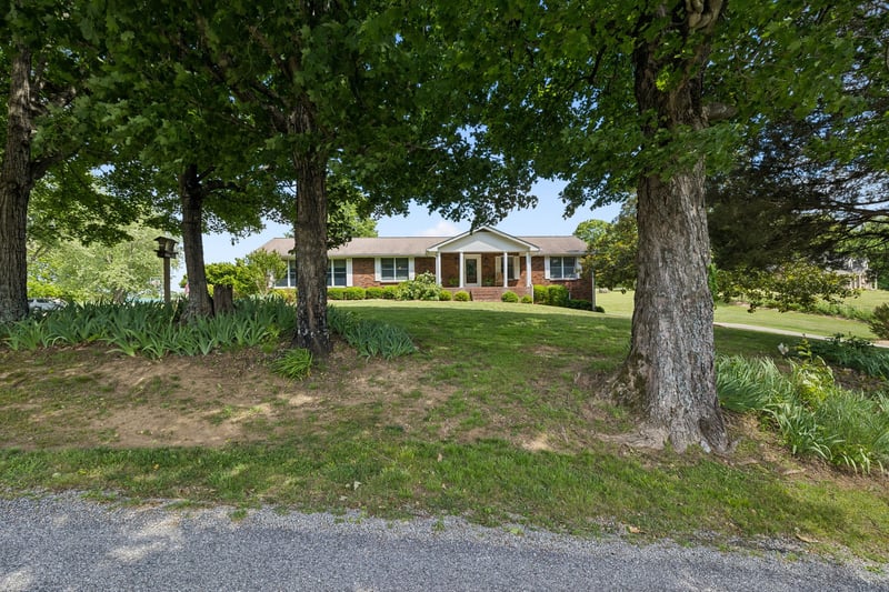 12 Charles Apple Ln, Brush Creek, TN 38547