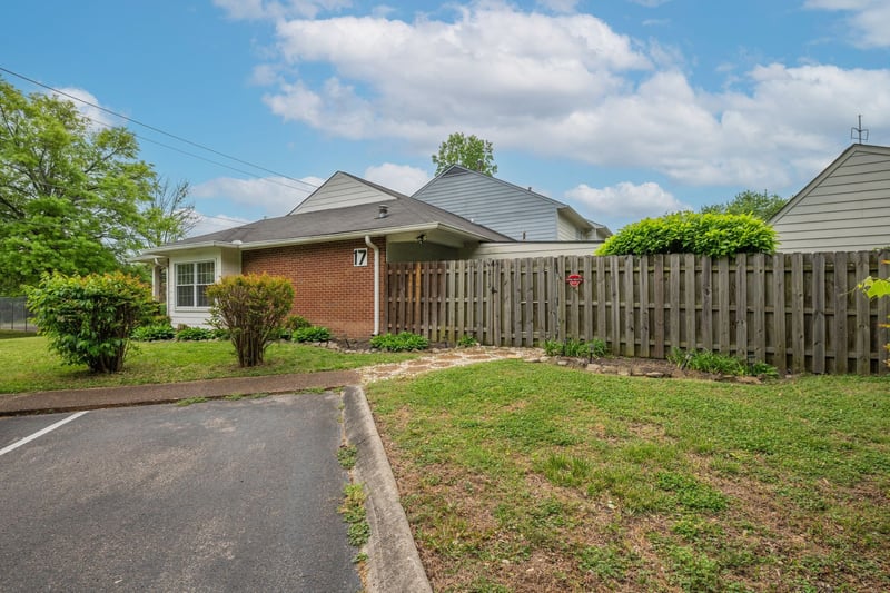 5601 Country Dr #213, Nashville, TN 37211