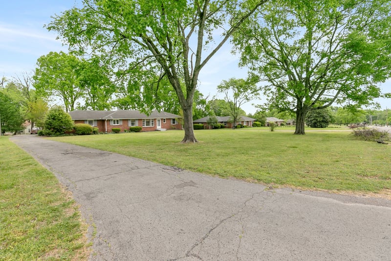 307 Shepherd Hills Dr, Madison, TN 37115