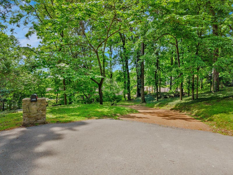 1306 Ewell Ln, Brentwood, TN 37027