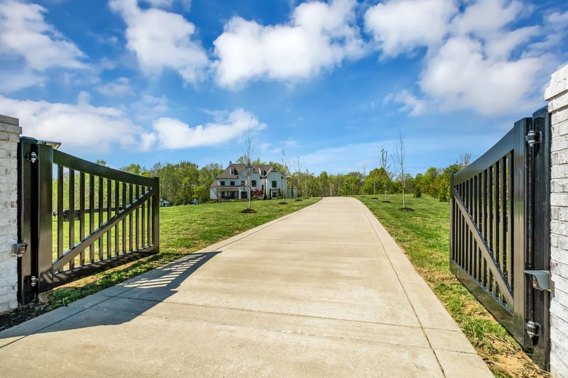 5026 Hilltop Ln, College Grove, TN 37046
