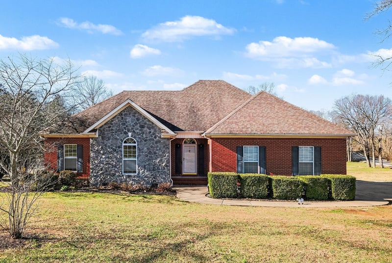 1238 Sam Johnson Rd, Columbia, TN 38401