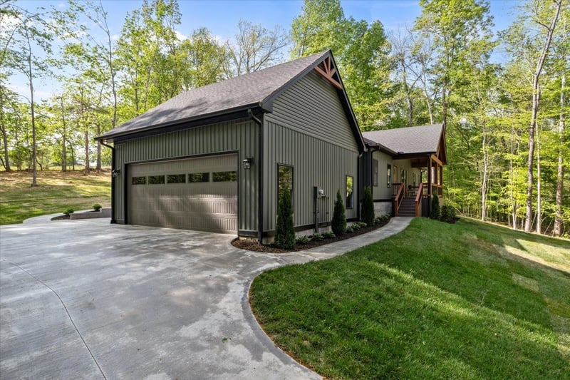 827 Town Branch Rd, Charlotte, TN 37036