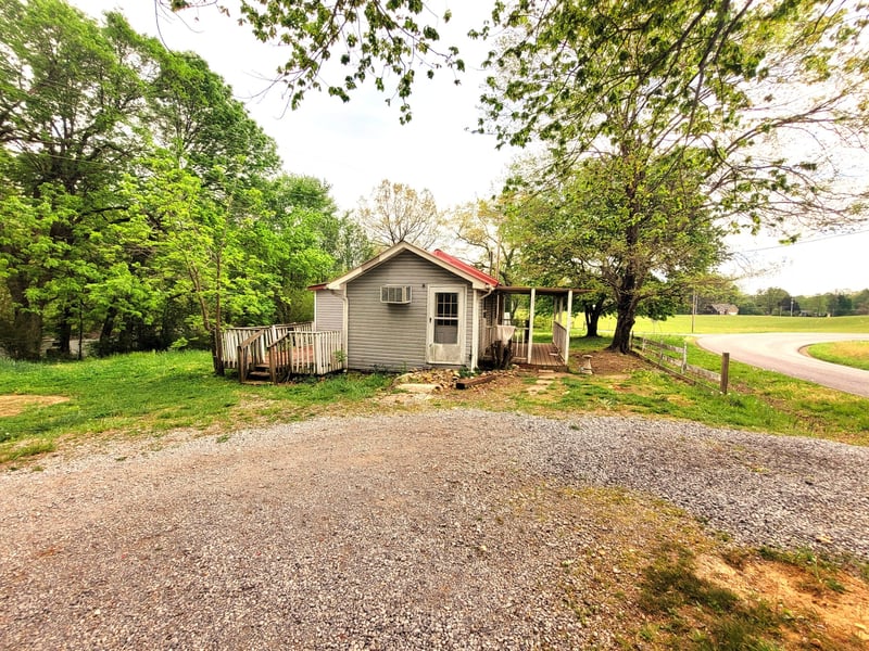 1502 Taylor Town Rd, White Bluff, TN 37187