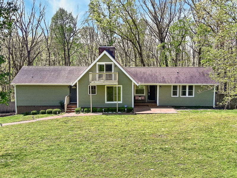 1040 Williams Dr, White Bluff, TN 37187
