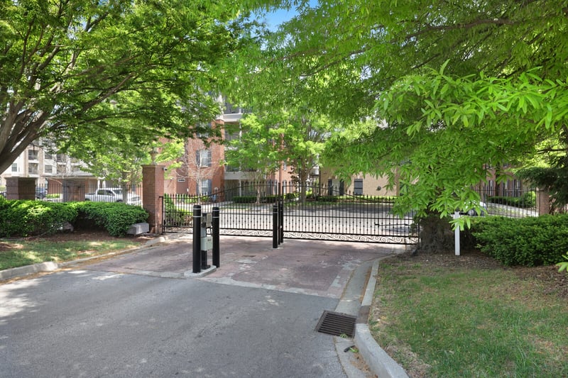 311 Seven Springs Way #104, Brentwood, TN 37027