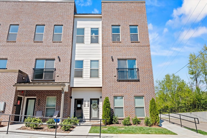 211 Folsom Ps #B, Spring Hill, TN 37174