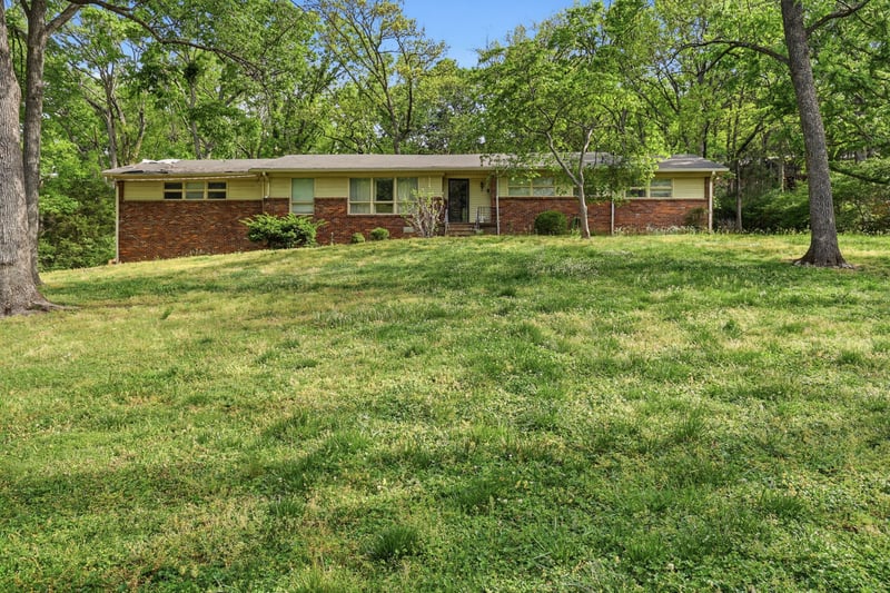 1318 Burton Valley Rd, Nashville, TN 37215