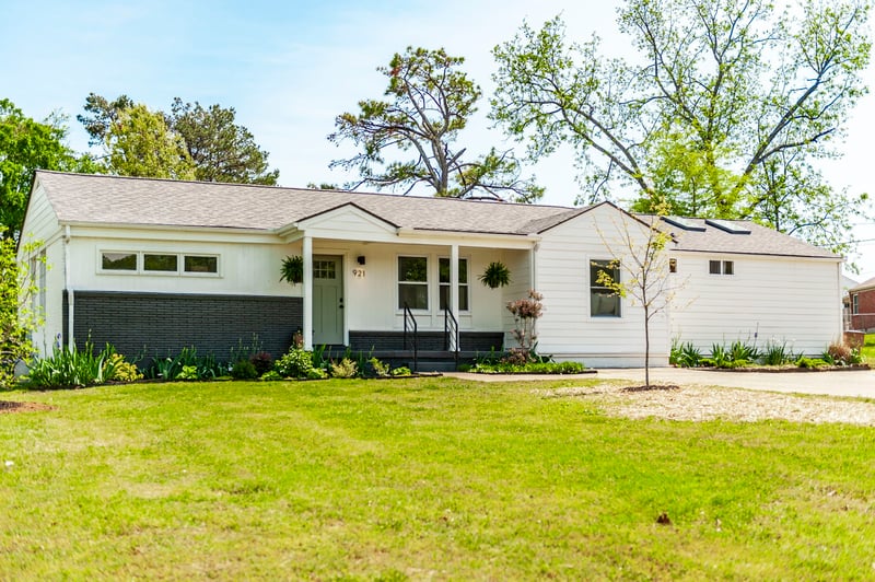 921 Lemont Ct, Nashville, TN 37216