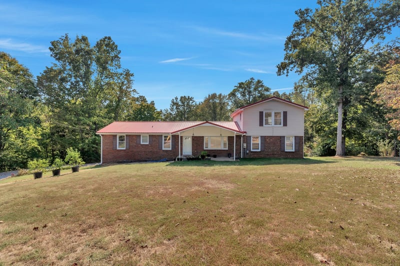1008 Allen Rd, Ashland City, TN 37015