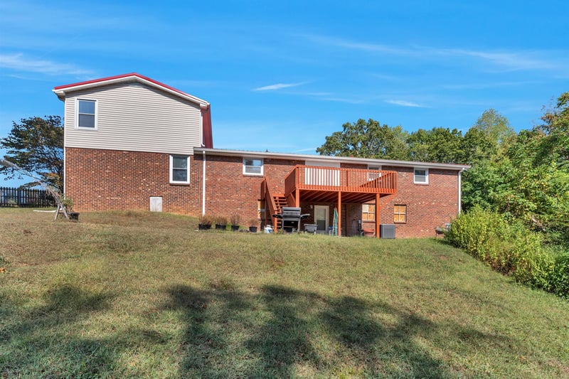 1008 Allen Rd, Ashland City, TN 37015