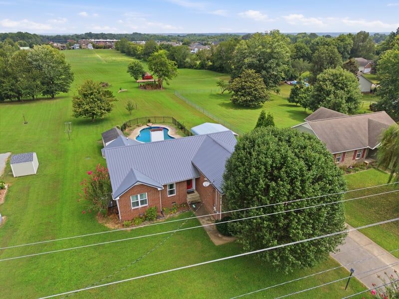 1705 Hunt Ln, Pleasant View, TN 37146