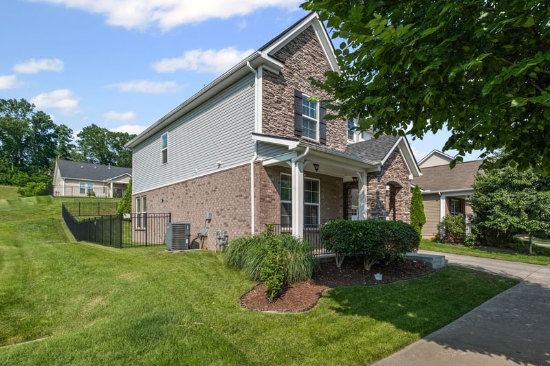 1872 Stonewater Dr, Hermitage, TN 37076
