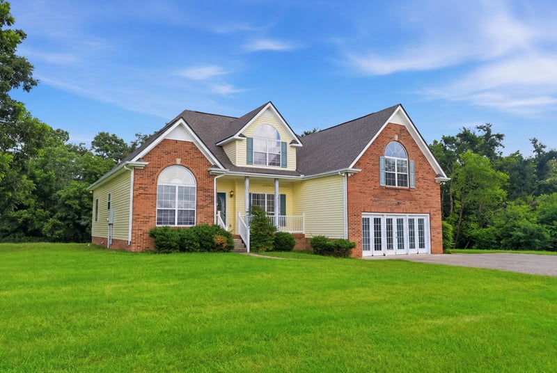 813 Shun Pike, Cottontown, TN 37048