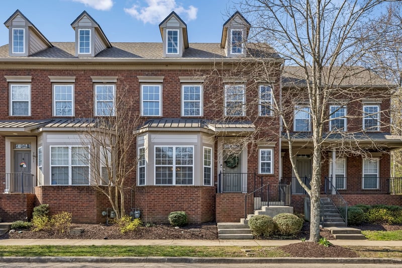 7053 Sunnywood Dr, Nashville, TN 37211