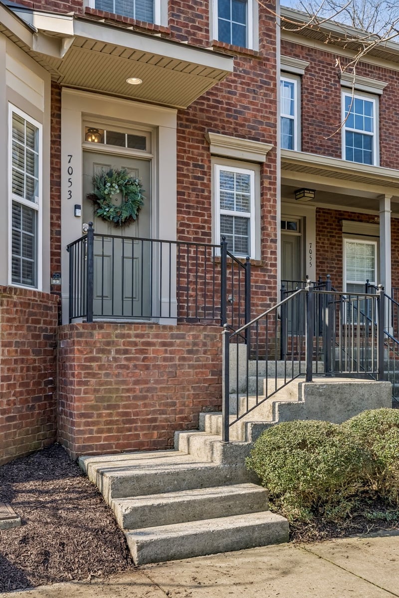 7053 Sunnywood Dr, Nashville, TN 37211