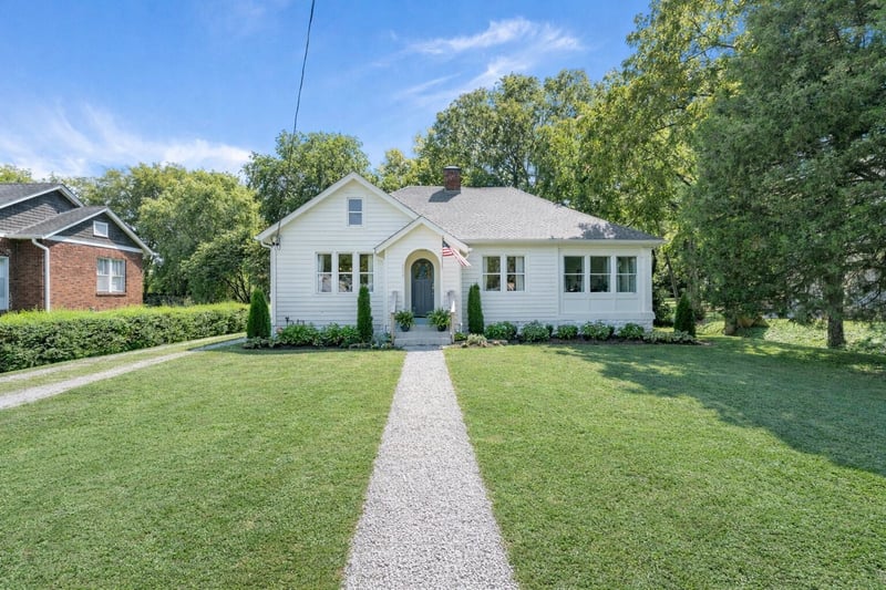 1118 Riverwood Dr, Nashville, TN 37216