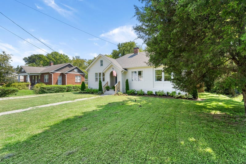 1118 Riverwood Dr, Nashville, TN 37216