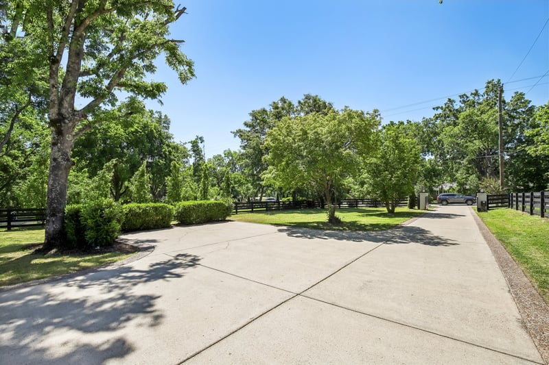 1126 Battery Ln, Nashville, TN 37220