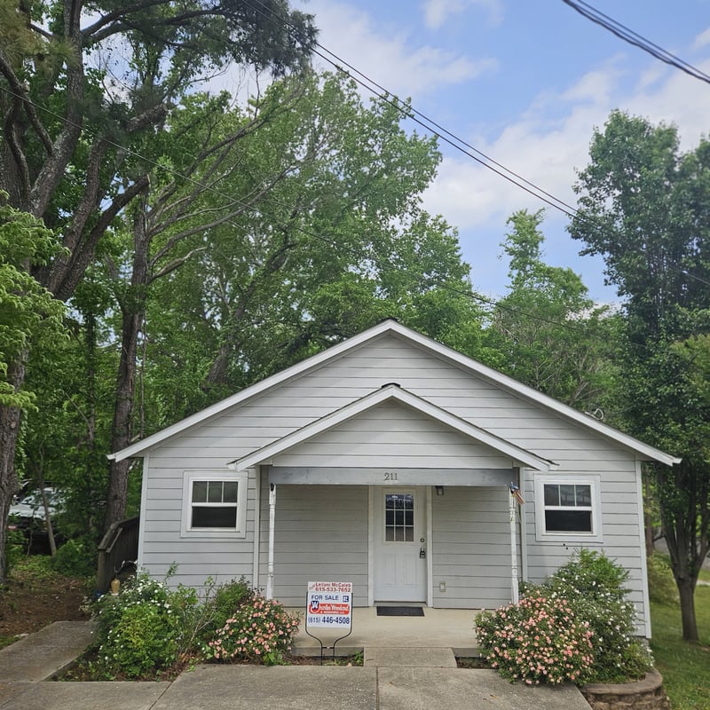 211 Central High St, Dickson, TN 37055