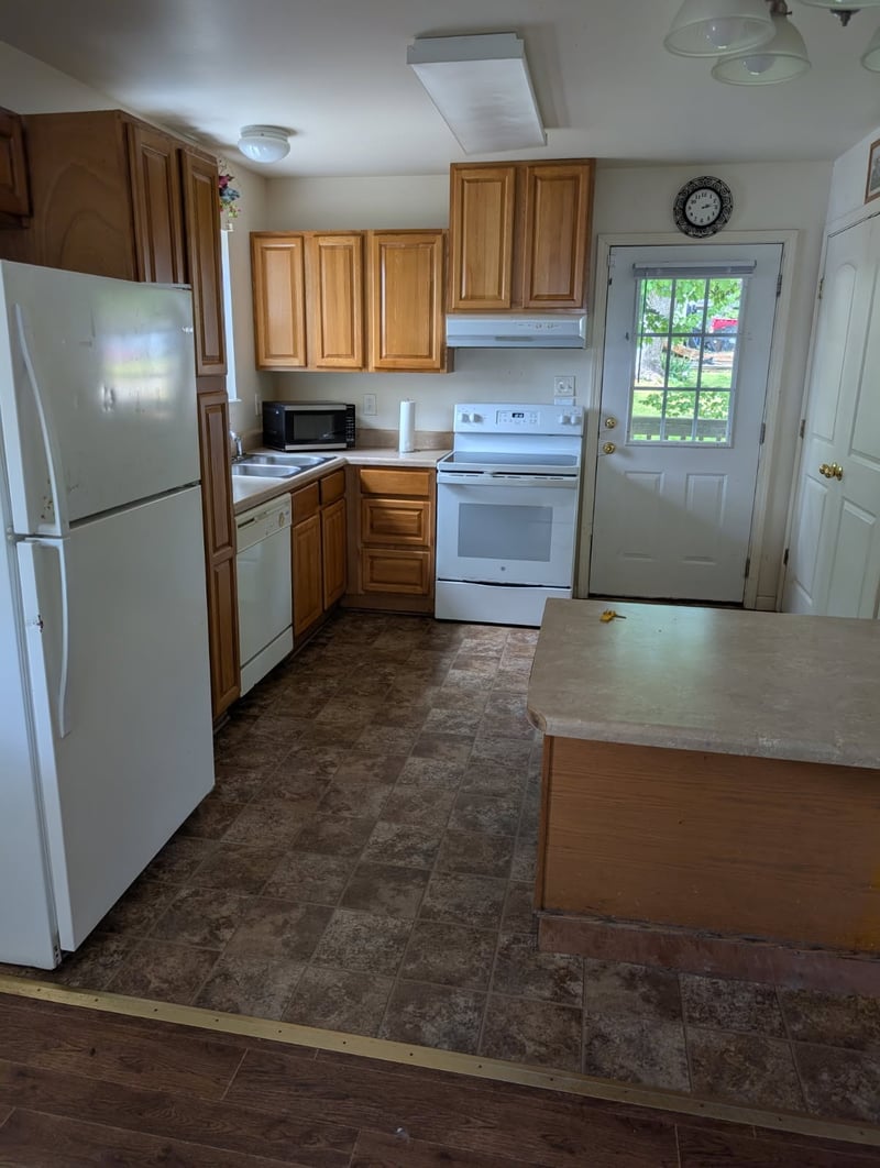 211 Central High St, Dickson, TN 37055