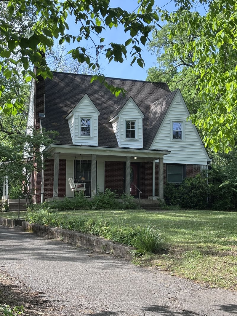 1718 Green Hills Dr, Nashville, TN 37215