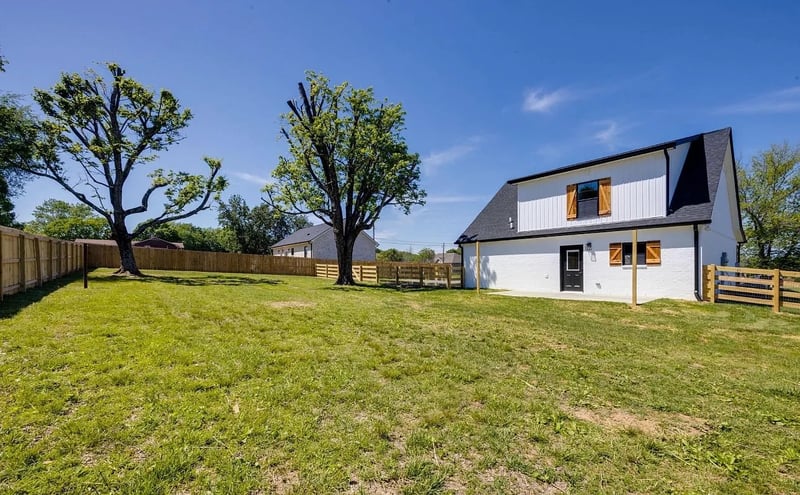 759 N Palmers Chapel Rd, White House, TN 37188