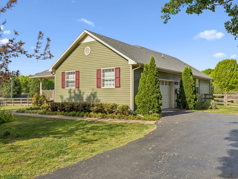 136 Oak Valley Dr, Spring Hill, TN 37174
