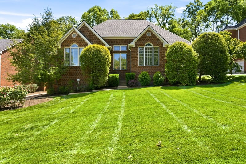 8013 Montcastle Dr, Nashville, TN 37221