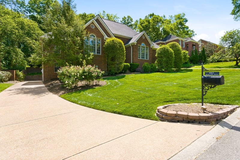 8013 Montcastle Dr, Nashville, TN 37221