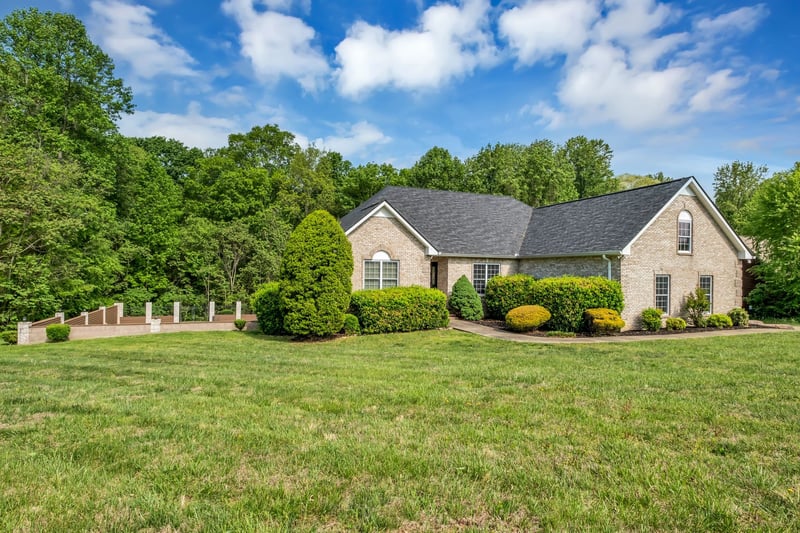 1094 Paradise Dr, Greenbrier, TN 37073