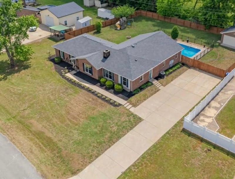 804 Redwood Cir, Columbia, TN 38401
