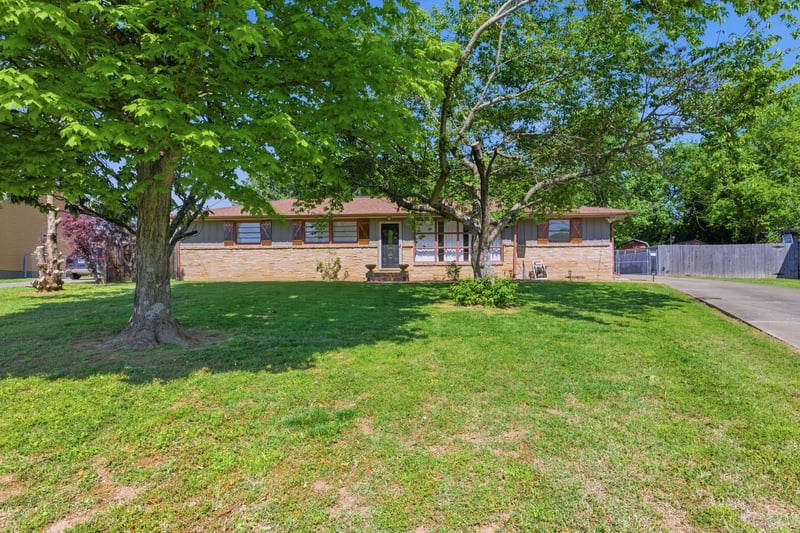 1047 Mitchell Rd, Nashville, TN 37206