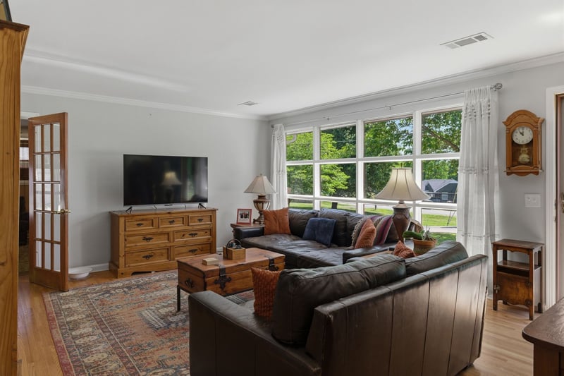 1047 Mitchell Rd, Nashville, TN 37206