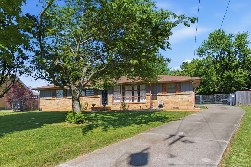 1047 Mitchell Rd, Nashville, TN 37206