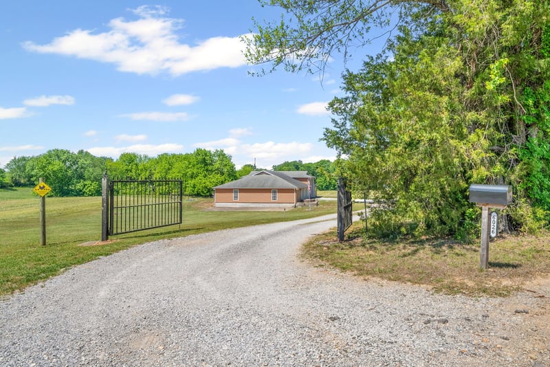 6026 Buzzard Creek Rd, Cedar Hill, TN 37032