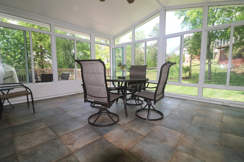 215 Crooked Creek Ln, Hendersonville, TN 37075