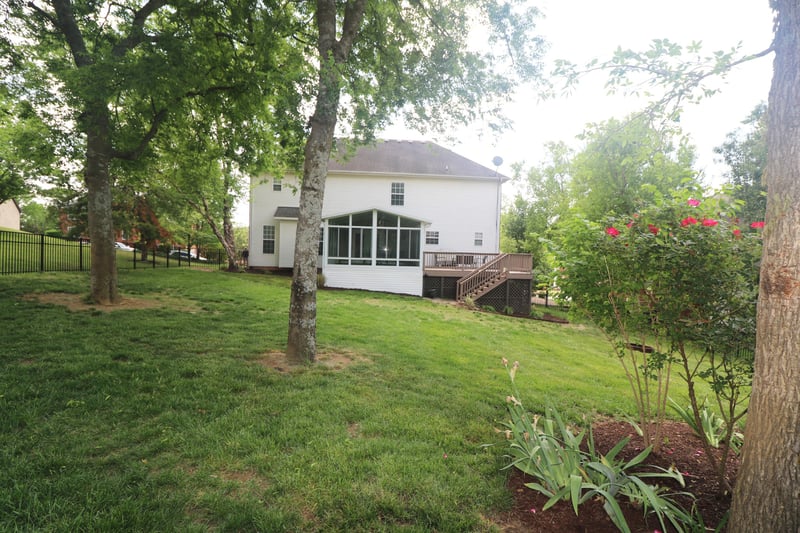 215 Crooked Creek Ln, Hendersonville, TN 37075