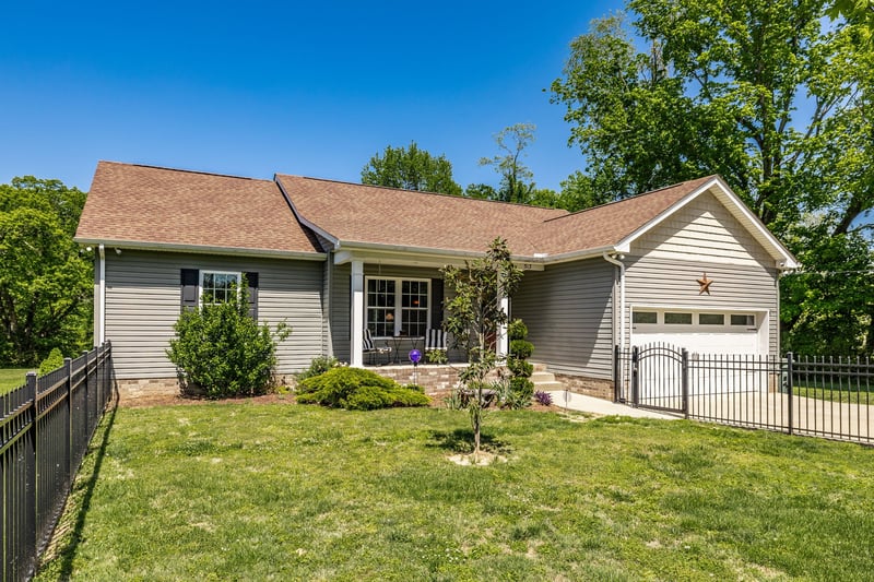 513 College St, Portland, TN 37148