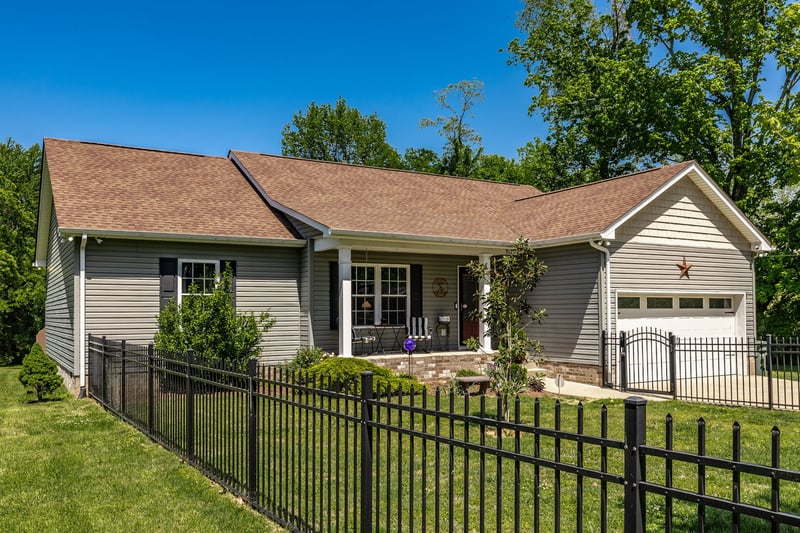 513 College St, Portland, TN 37148
