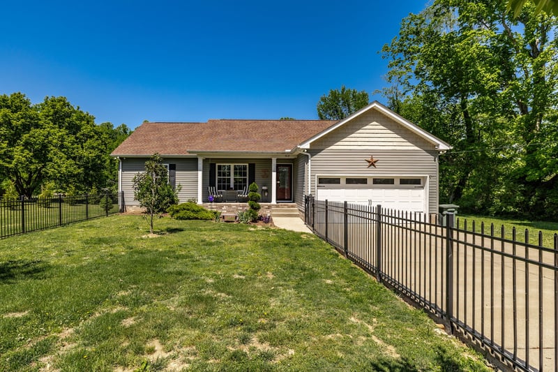 513 College St, Portland, TN 37148