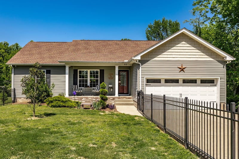 513 College St, Portland, TN 37148