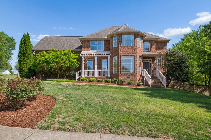2001 Bairnsdale Dr, Thompsons Station, TN 37179