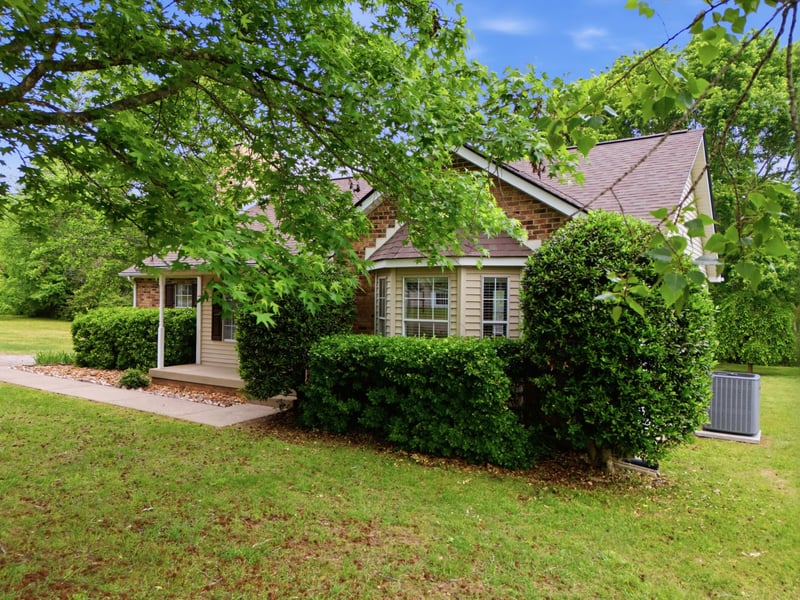 1019 Willowbank Dr, Ashland City, TN 37015