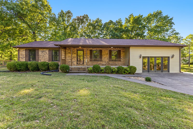 113 Oakwood Cir, Dickson, TN 37055